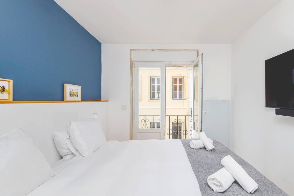Luxury Smart Flat W/ River Views Apartment
