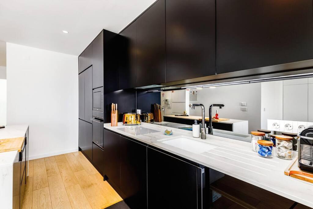 Apartment Luxury Smart Flat W/ River Views *